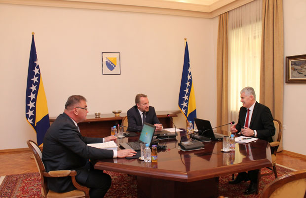 Бакир код Ердогана у своје име